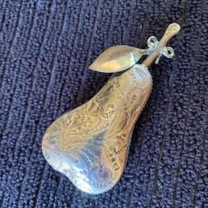 Vintage Etched Silver Pear Pillbox
